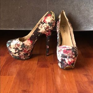 Super cute high heel